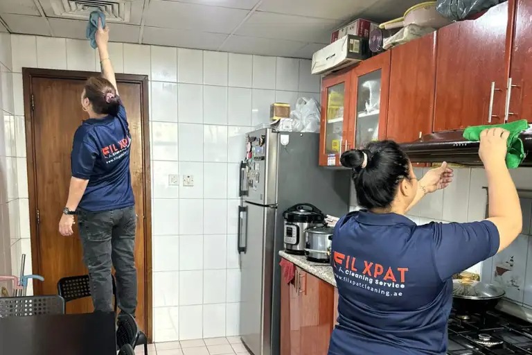 Kitchen deep cleaning